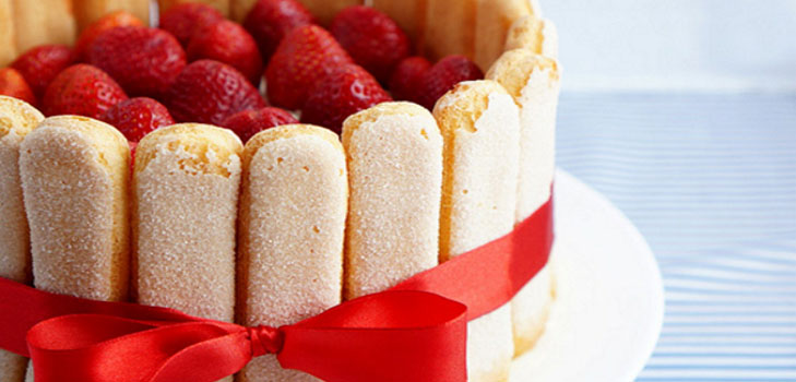 Güzel bayanlar için çilek tiramisu için tatil reçete