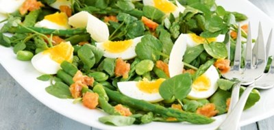 Somon bıldırcın yumurta salatası