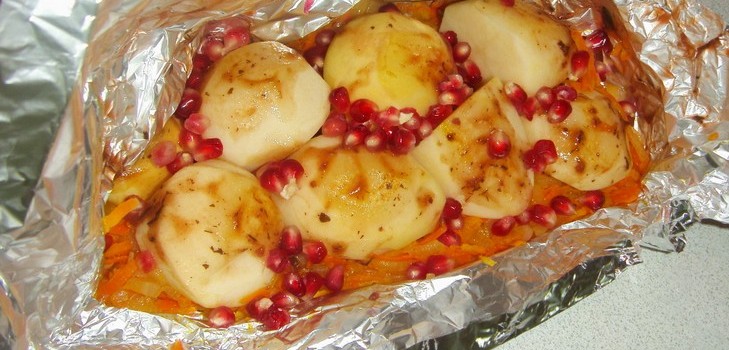 Leziz pişmiş patatesler pişirilir