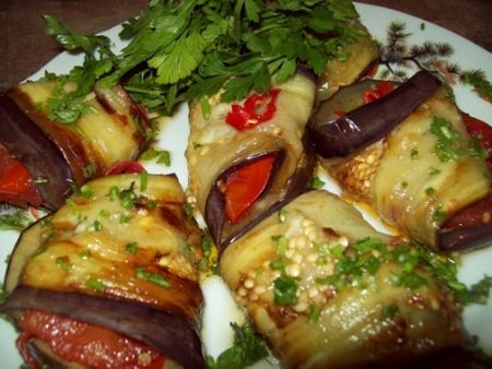 Patlıcan ruloları: tarifler Patlıcan ruloları: tarifler