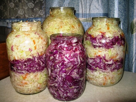 Kışın kırmızı lahana salatası