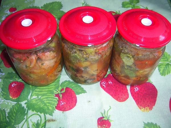 Kış için domates salatası