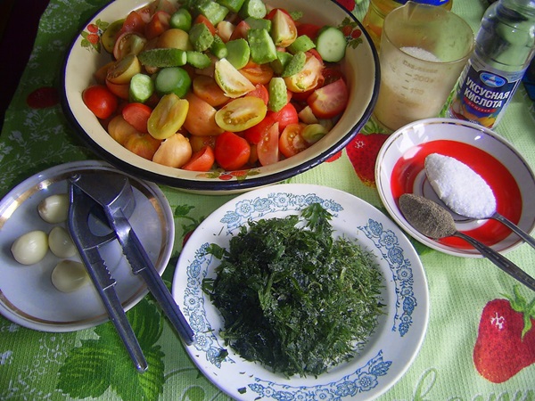 Kış için domates salatası