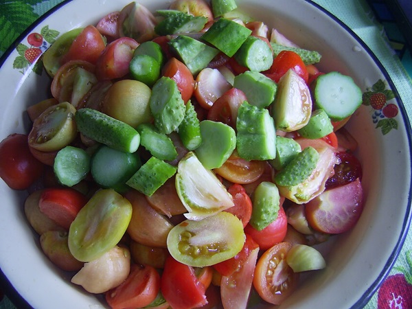 Kış için domates salatası