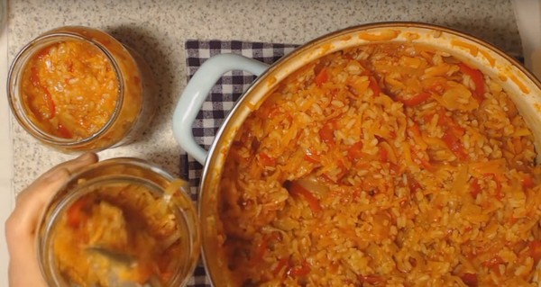 Kış için pirinç ve sebzeli salata. Kışın salata için pirinç ve domates, kabak, havuç tarifi
