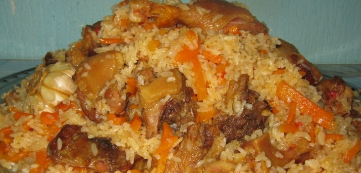 bir tabakta pilav