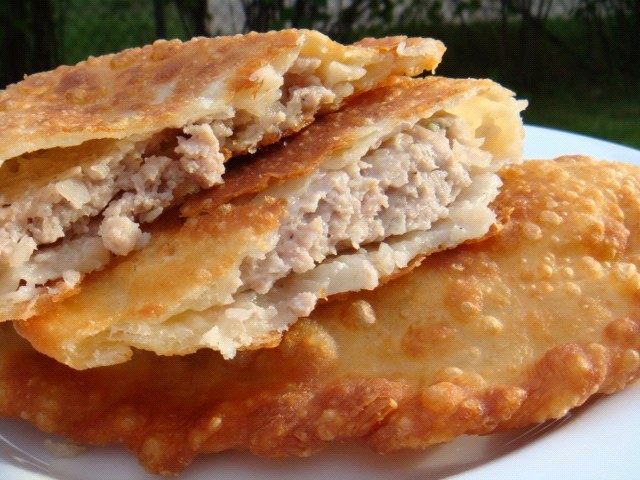 kaynar suda chebureks
