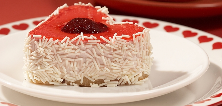 14 Şubat'ta kalp şeklinde pasta, fotoğraf ile tarifi