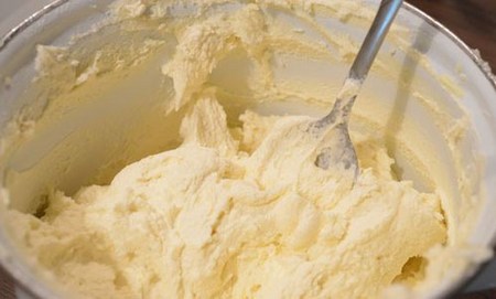 Ekmek peyniri ve kremalı krema, fotoğraflı reçete