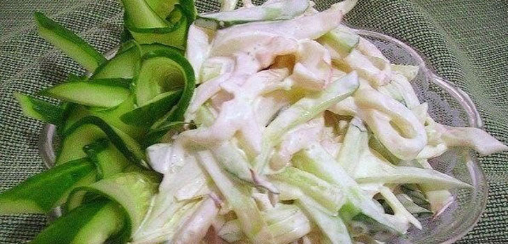 Lenten masa dekorasyonu - kalamar salatası