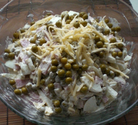 Lenten masa dekorasyonu - kalamar salatası