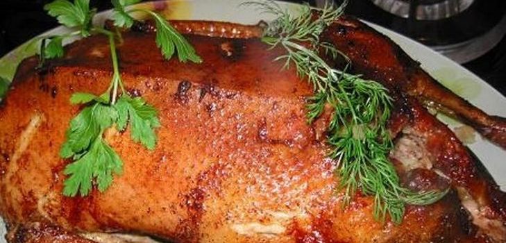 Fırında ördek: ne kadar lezzetli yemek?
