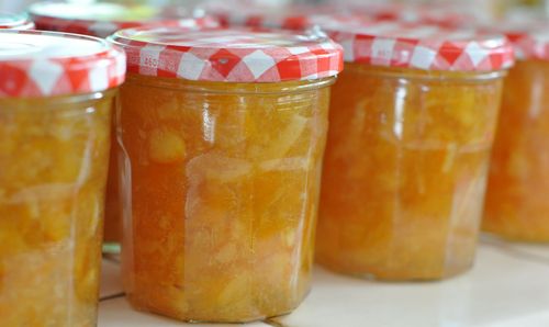 Limonlu-zencefil, pişirmeden balla sıkışır