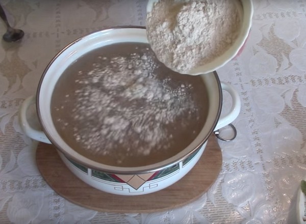 Bankalarda kış için elmalar - kütükler ve tarifler - batırılmış ve kamalar, komposto, reçel, pasta kütüğü. Elinde kışın evde tutmak için