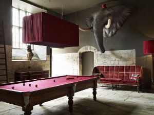 Bilardo salonu: iç dekorasyon Bilardo salonu: iç dekorasyon