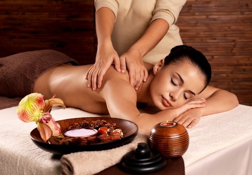 CROWN THAI SPA'da Tay masajı - mutluluk dokunuşu